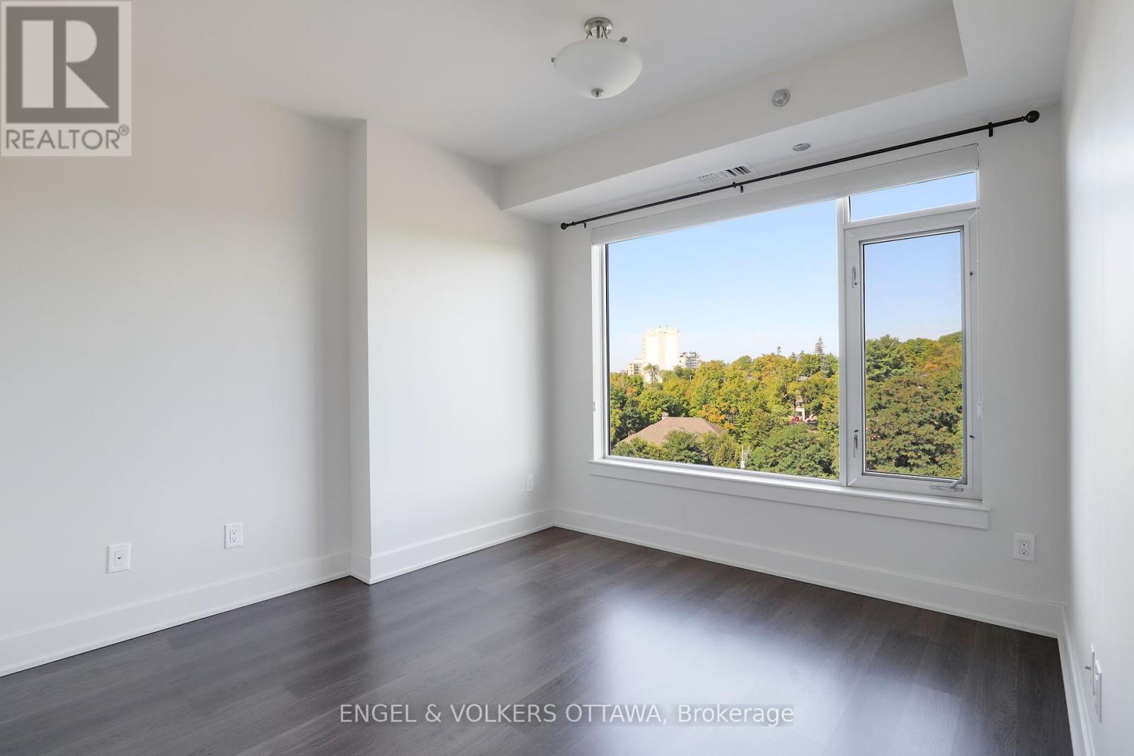 813 - 7 Marquette Avenue
