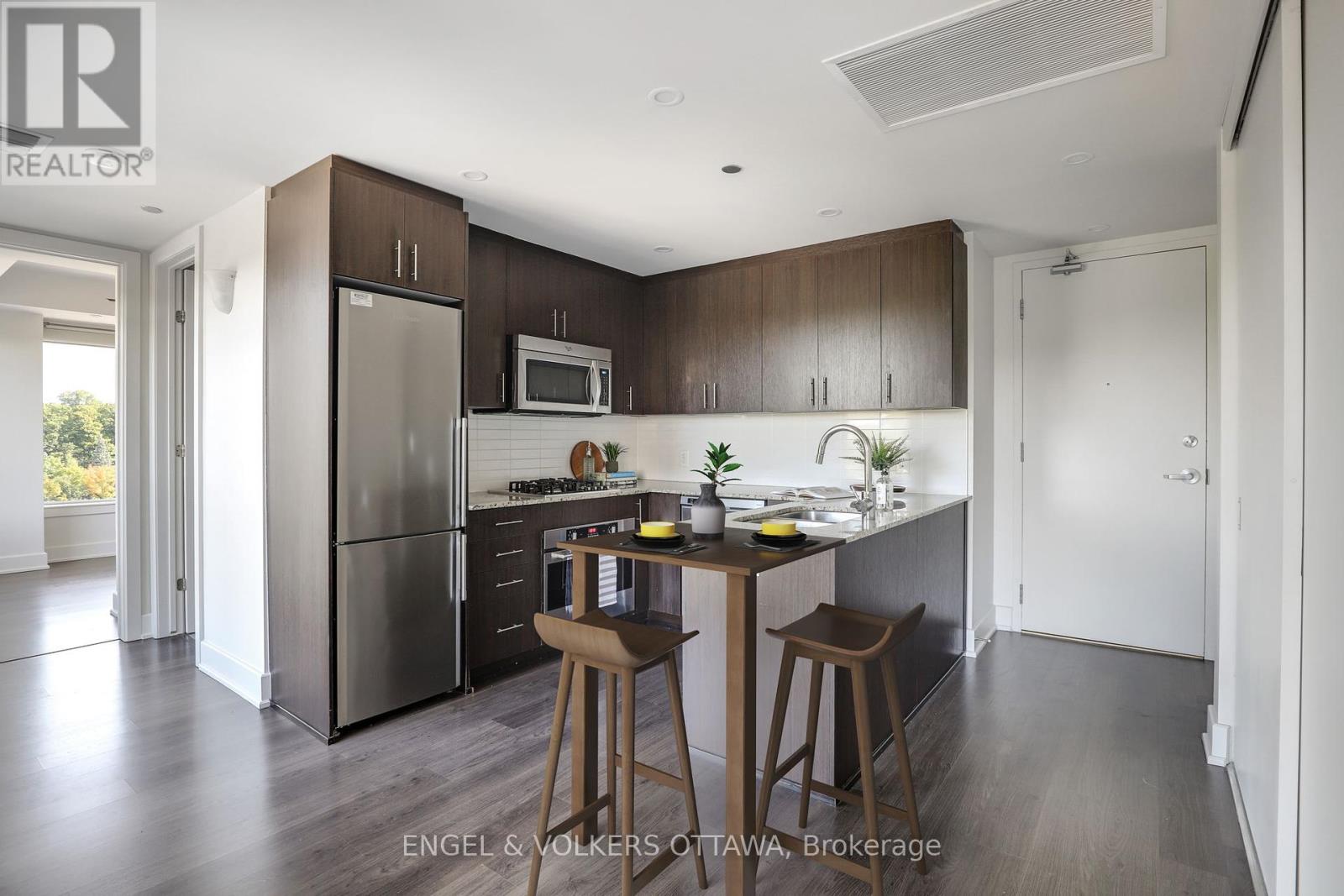 813 - 7 Marquette Avenue