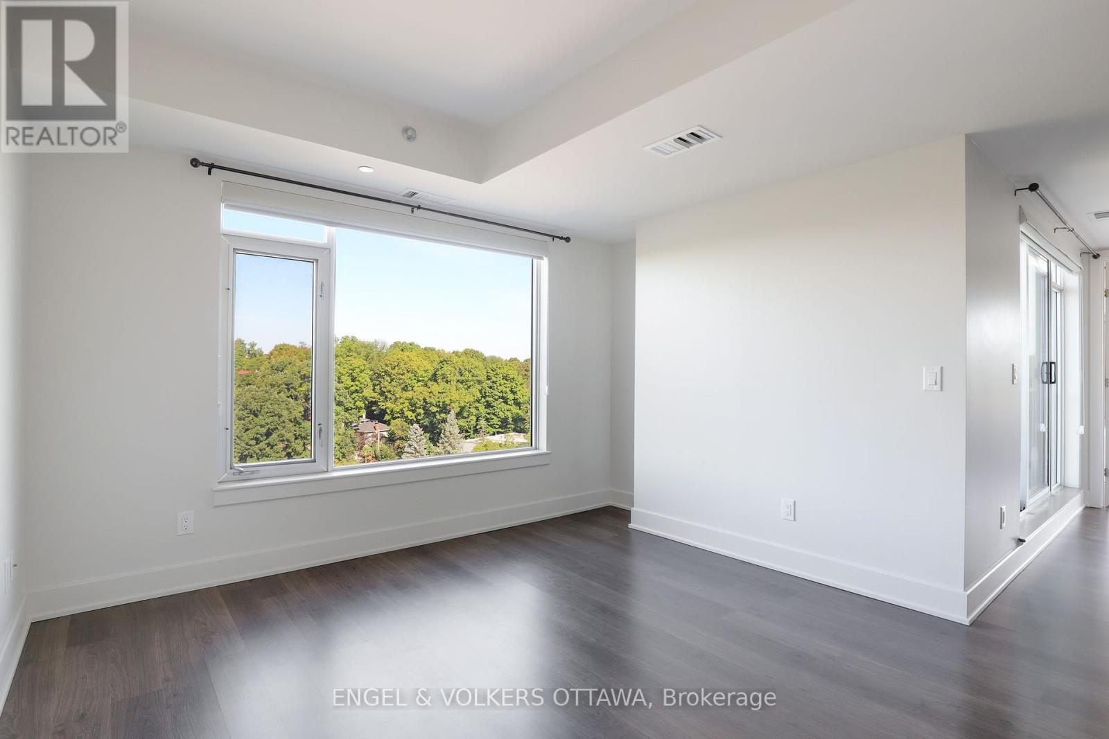 813 - 7 Marquette Avenue