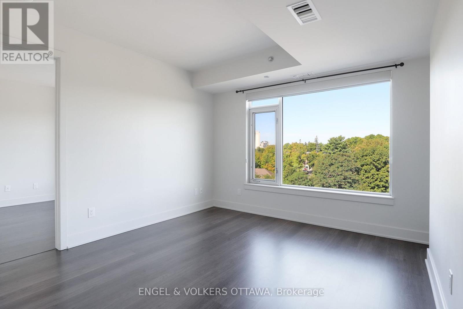 813 - 7 Marquette Avenue