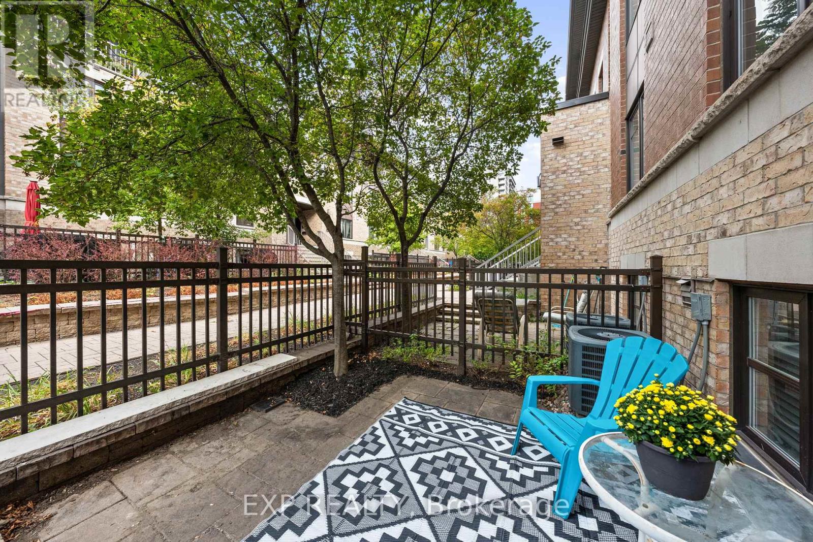 a Lindenshade Drive, Unit 114
