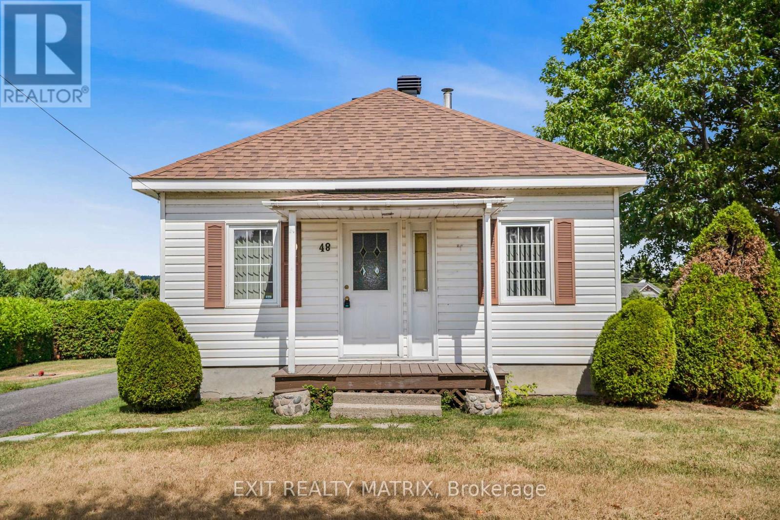 48 Front Road W
