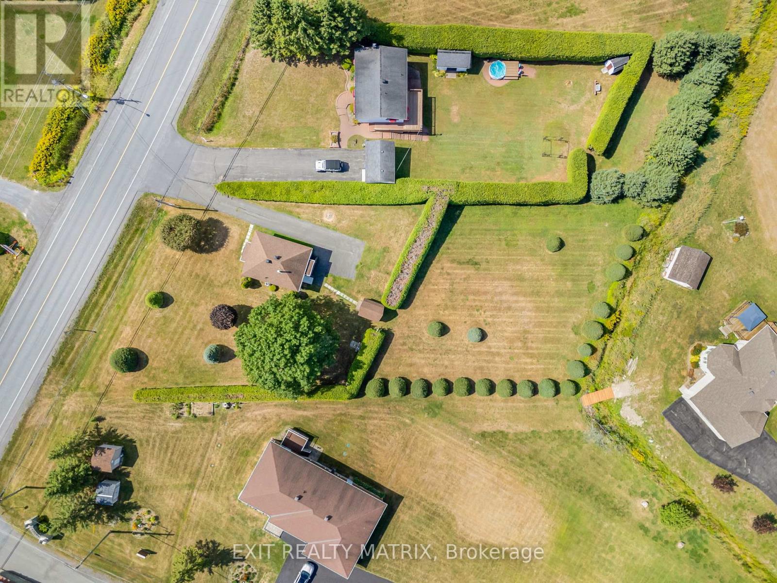 48 Front Road W