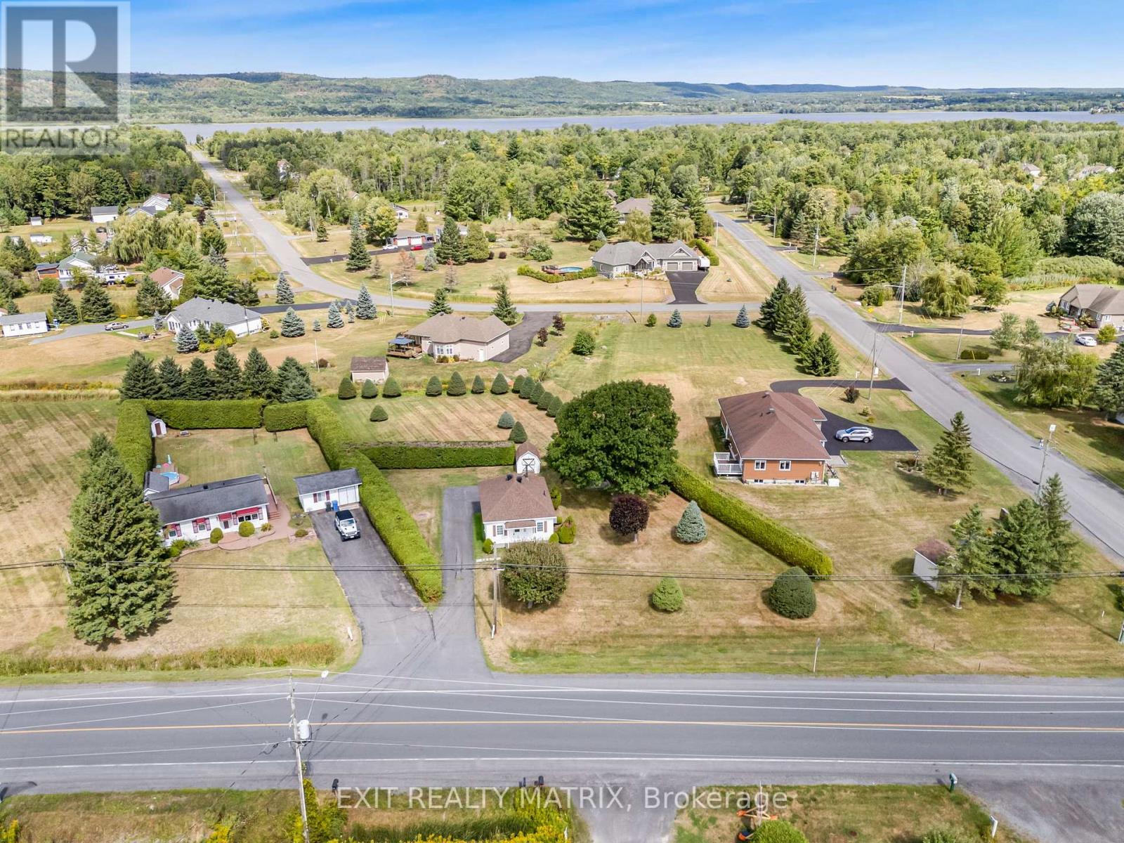 48 Front Road W