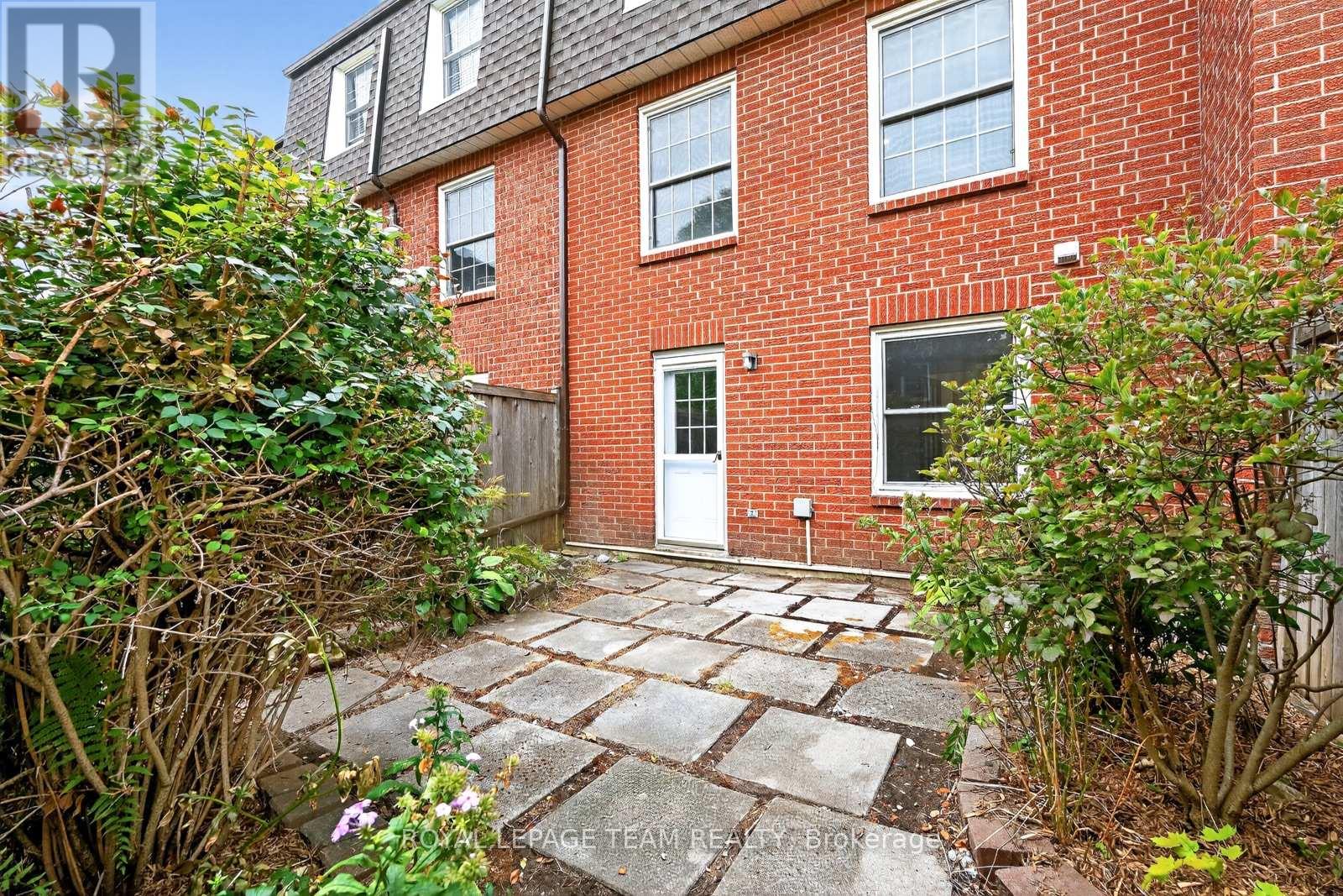 9 Moorside Private