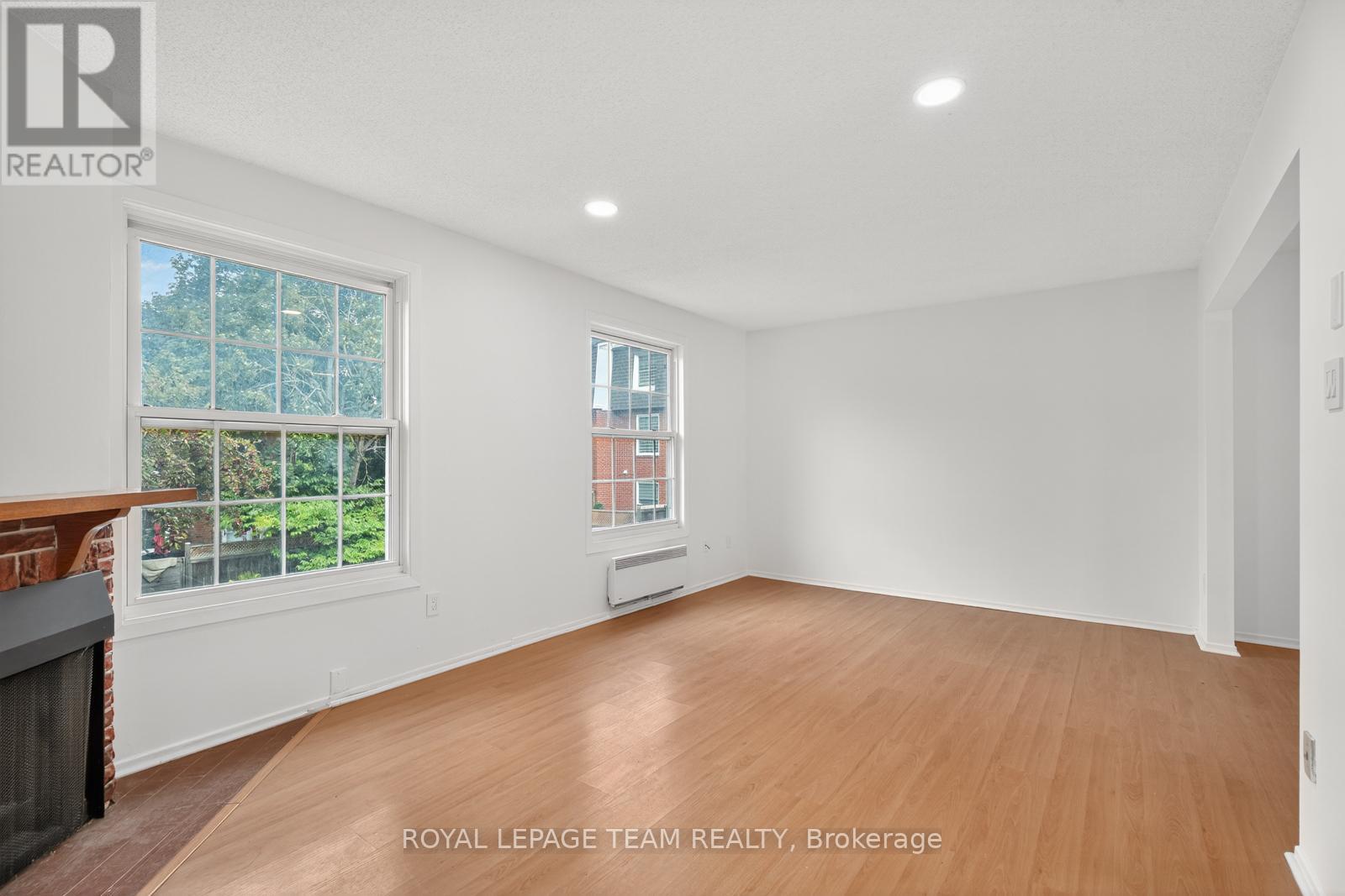 9 Moorside Private