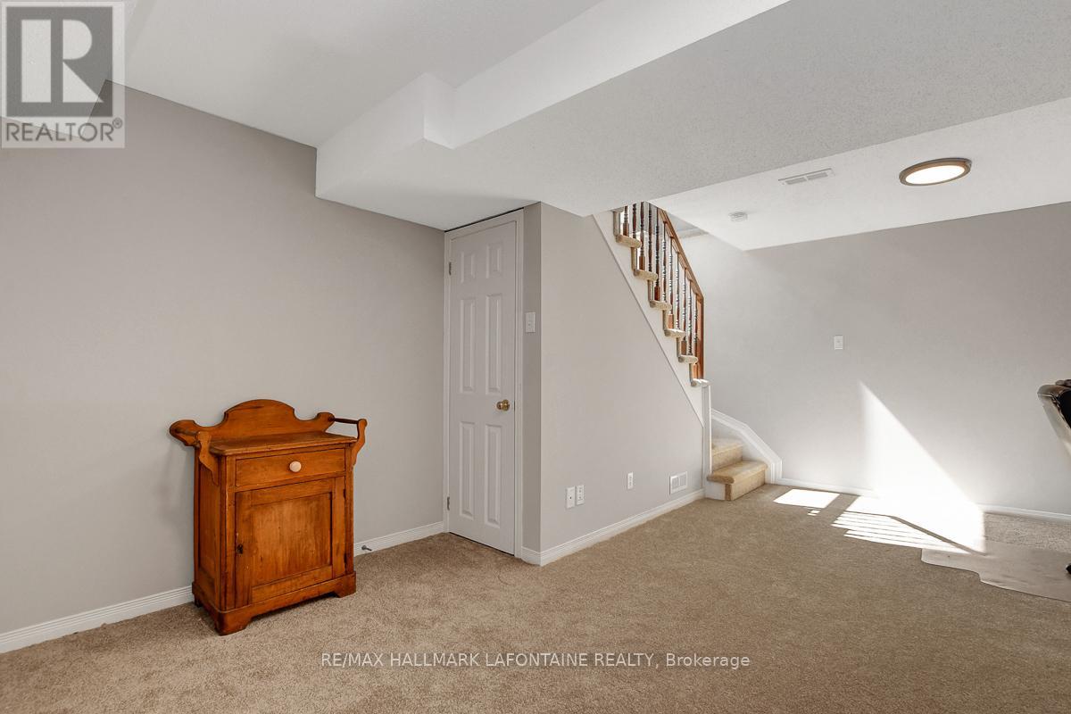 446 Lawler Crescent