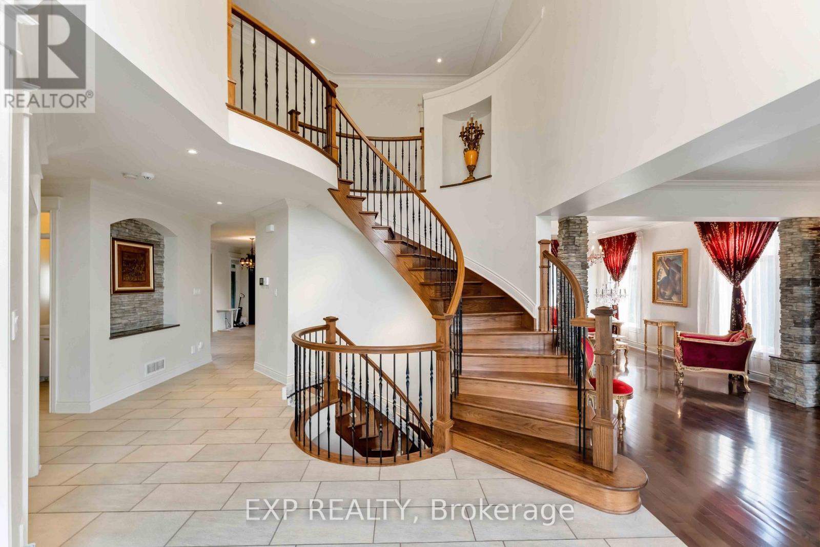 6984 Lakes Park Drive