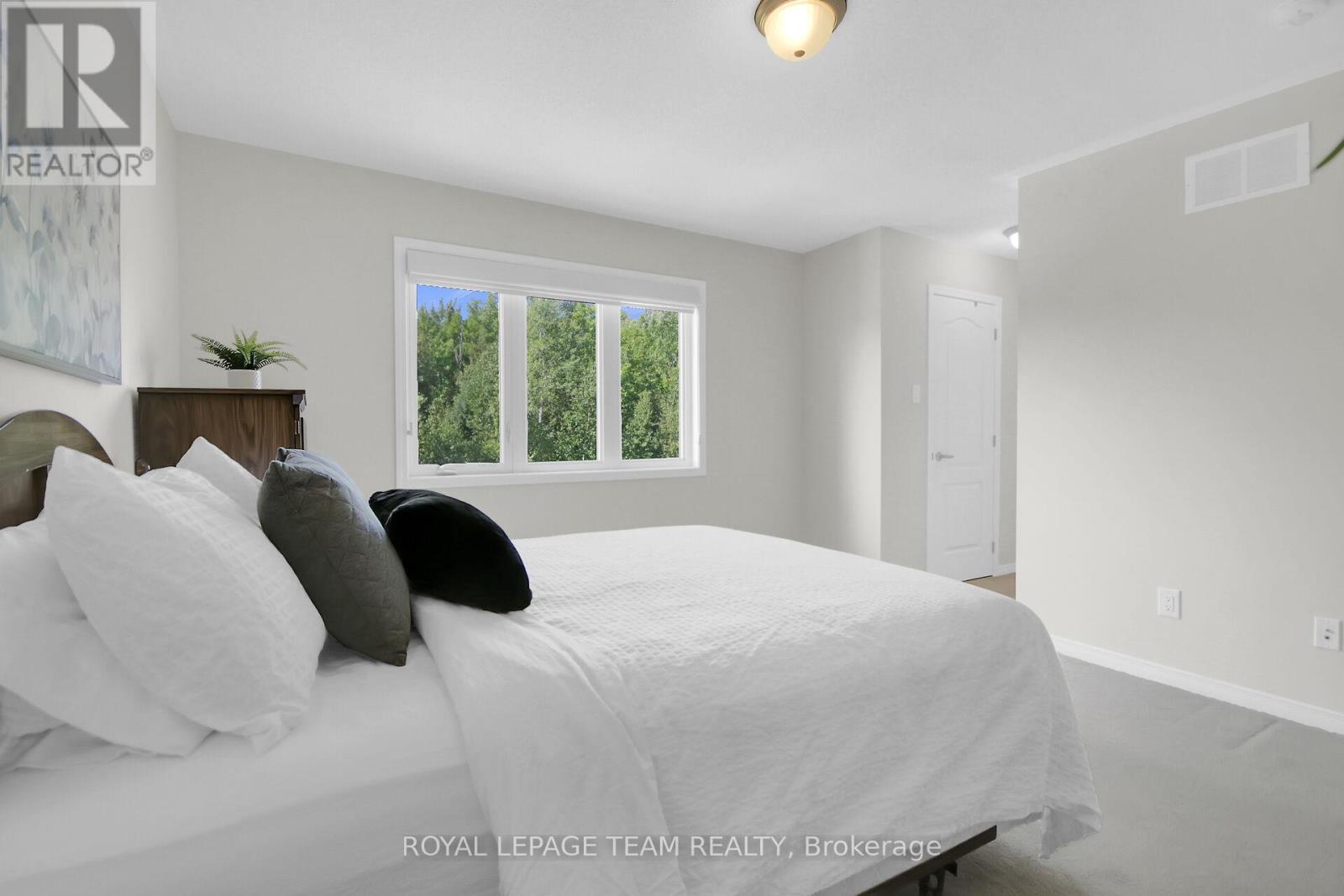 3202 Harvester Crescent