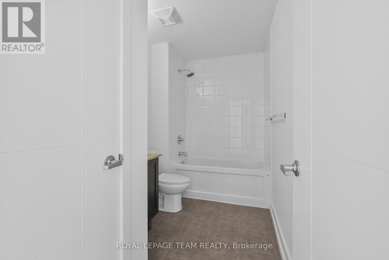 2408 - 179 Metcalfe Street