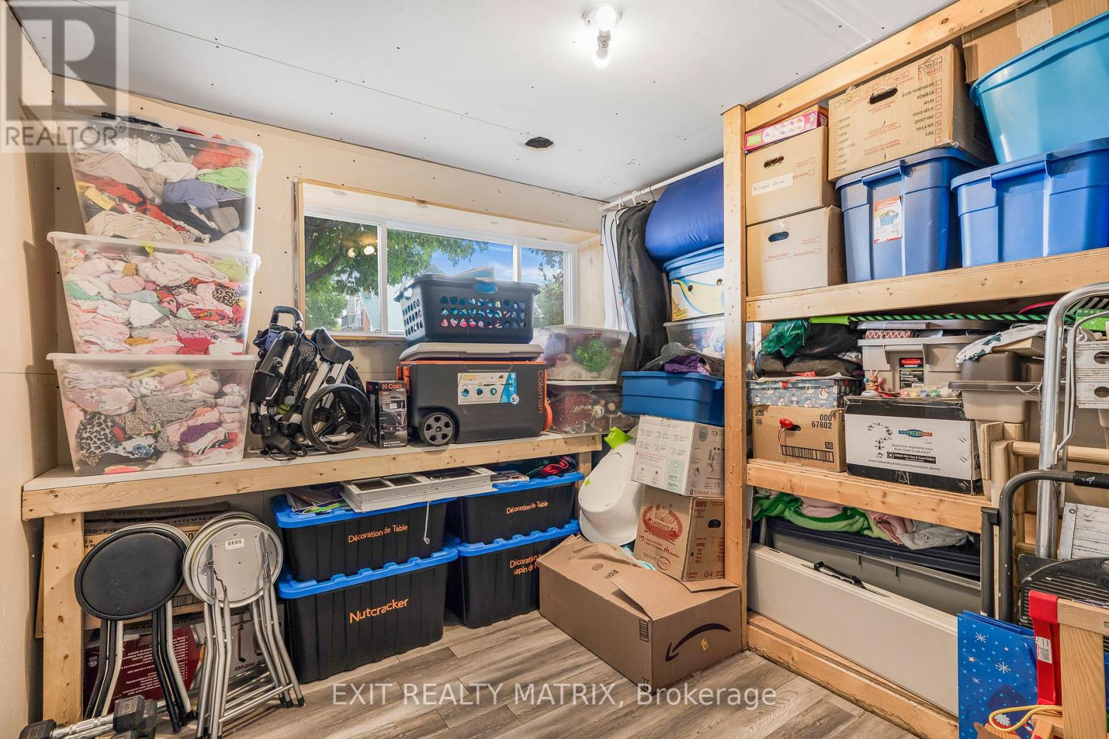 94 Peel Street E