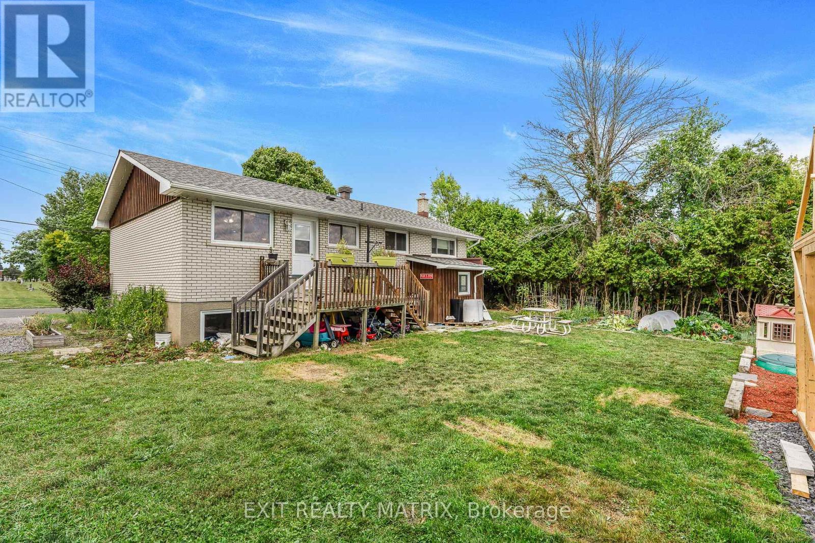 94 Peel Street E