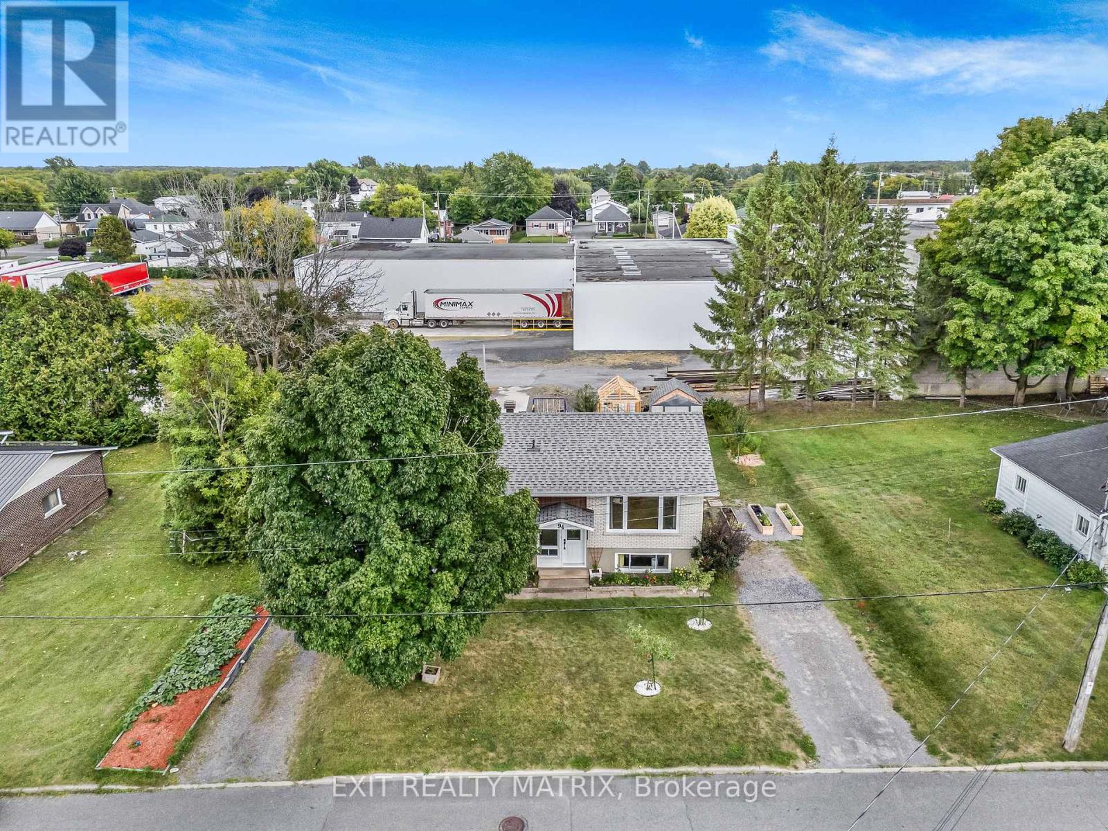 94 Peel Street E
