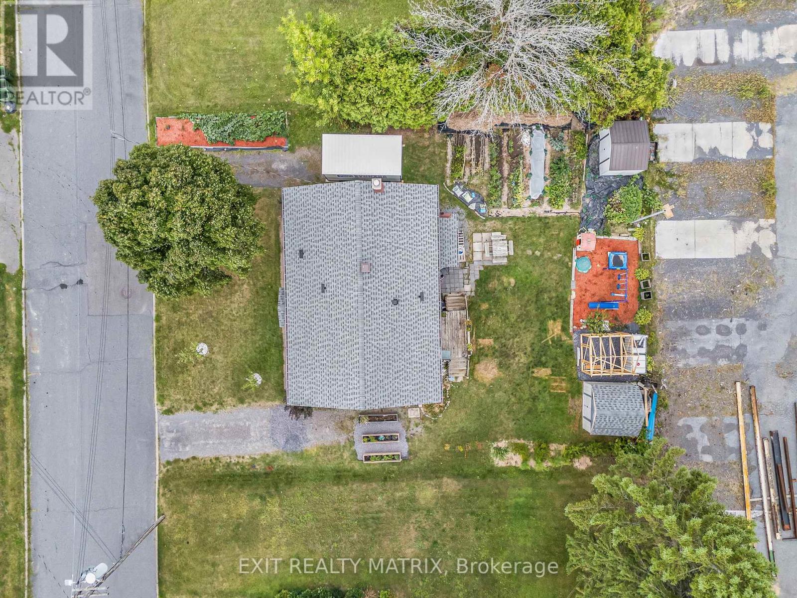 94 Peel Street E