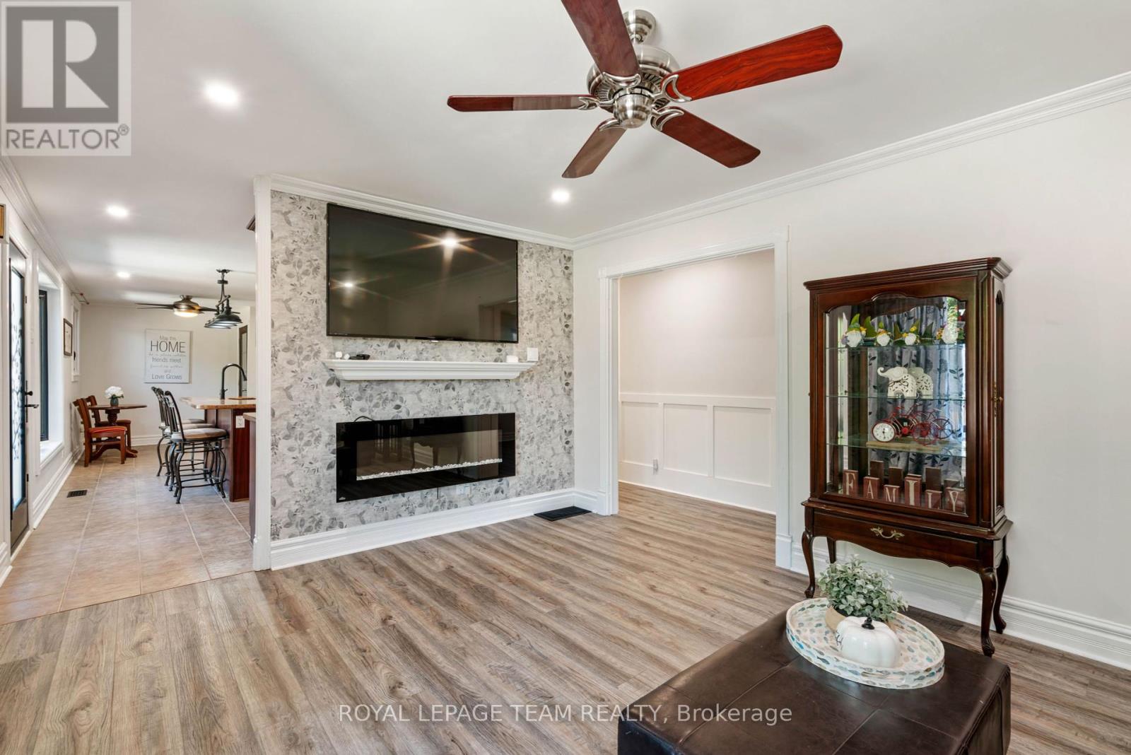 565 Dufferin Street W