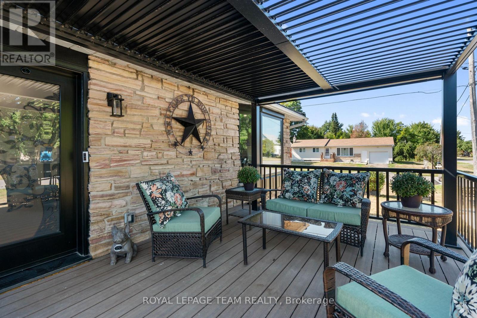 565 Dufferin Street W