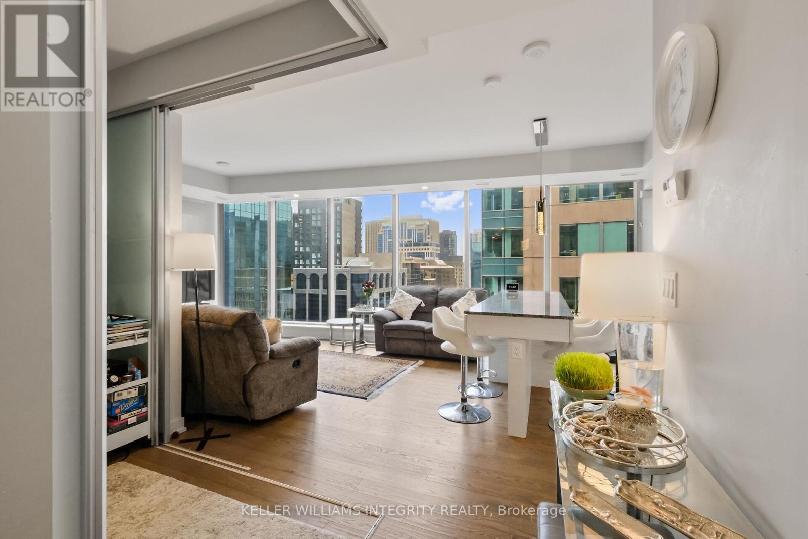 1209 - 101 Queen Street