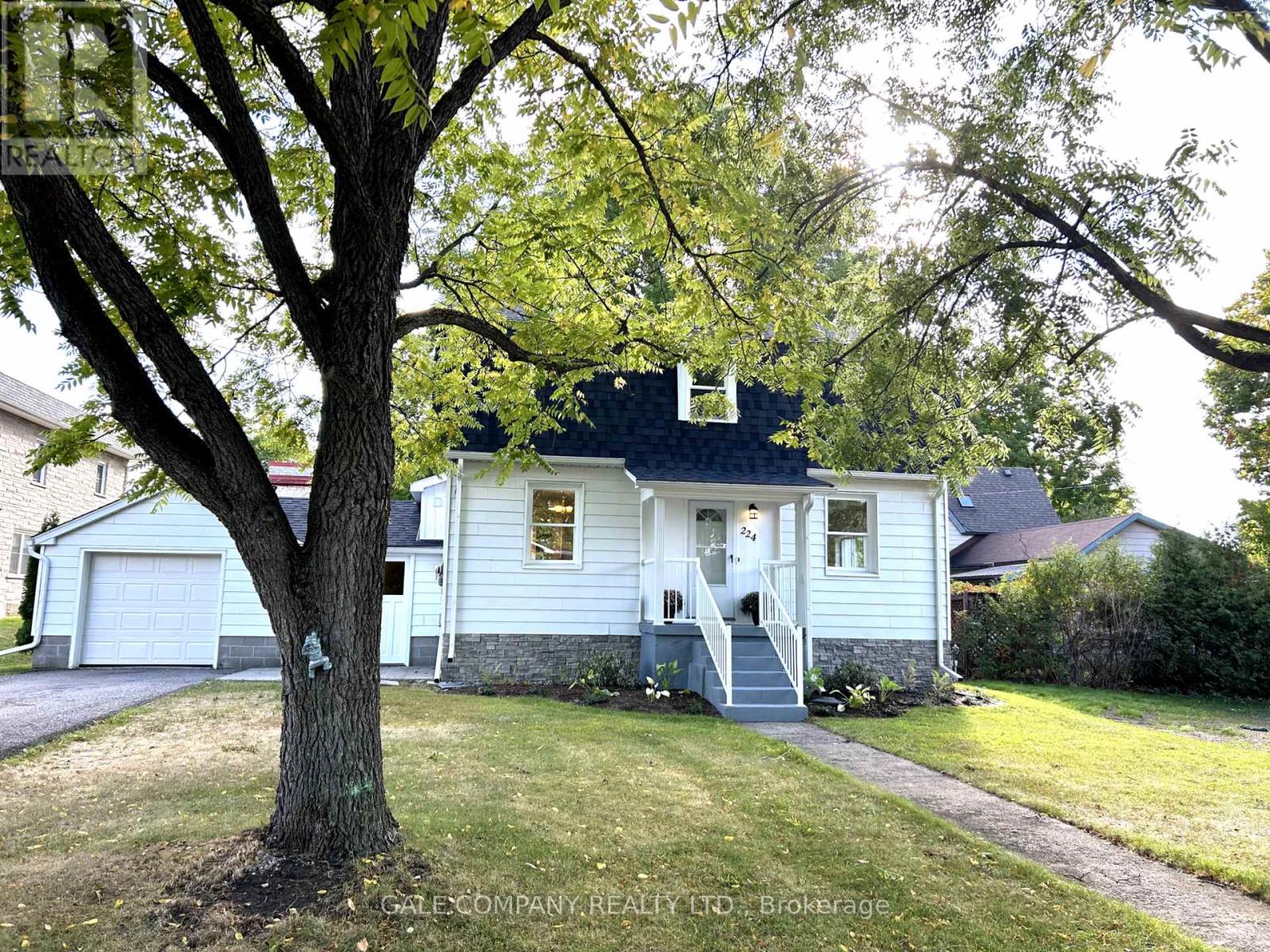 224 Ann Street N
