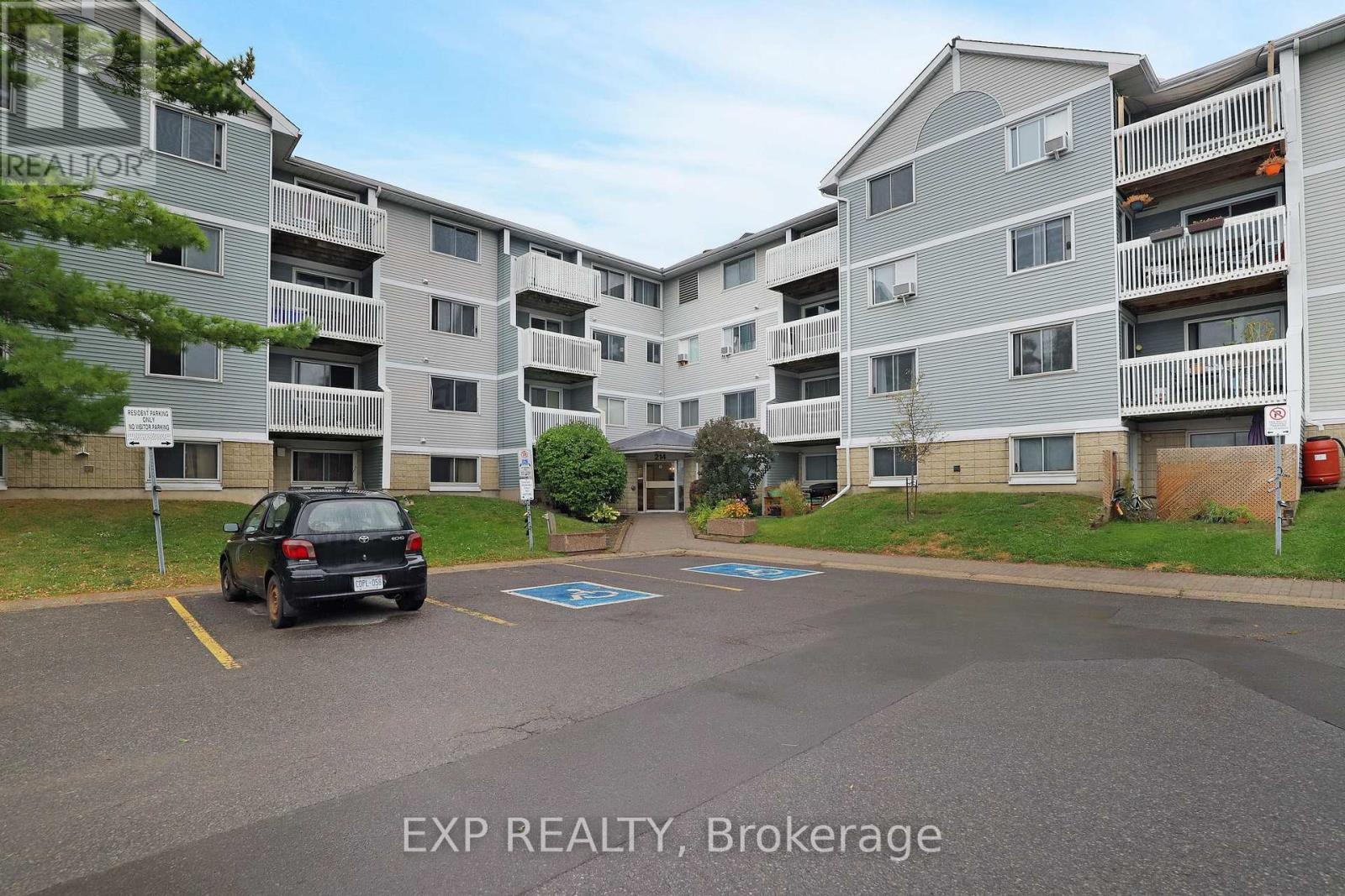 212 - 214 Viewmount Drive