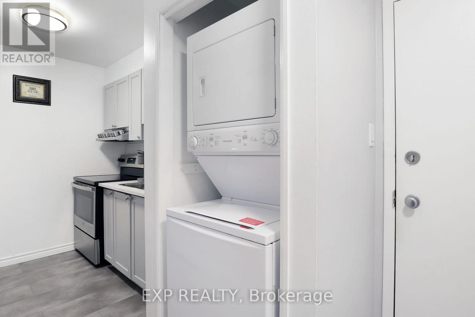 212 - 214 Viewmount Drive