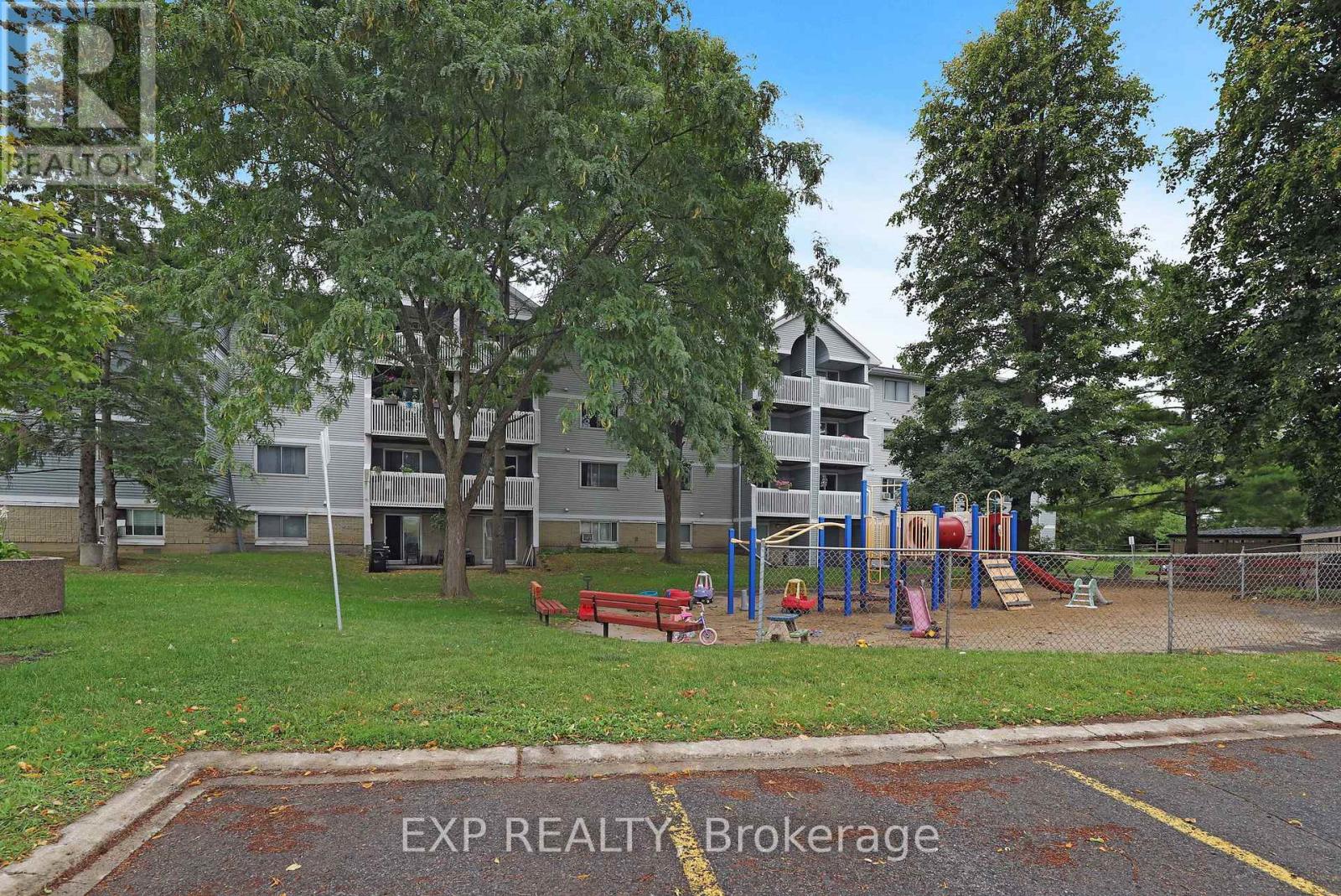 212 - 214 Viewmount Drive