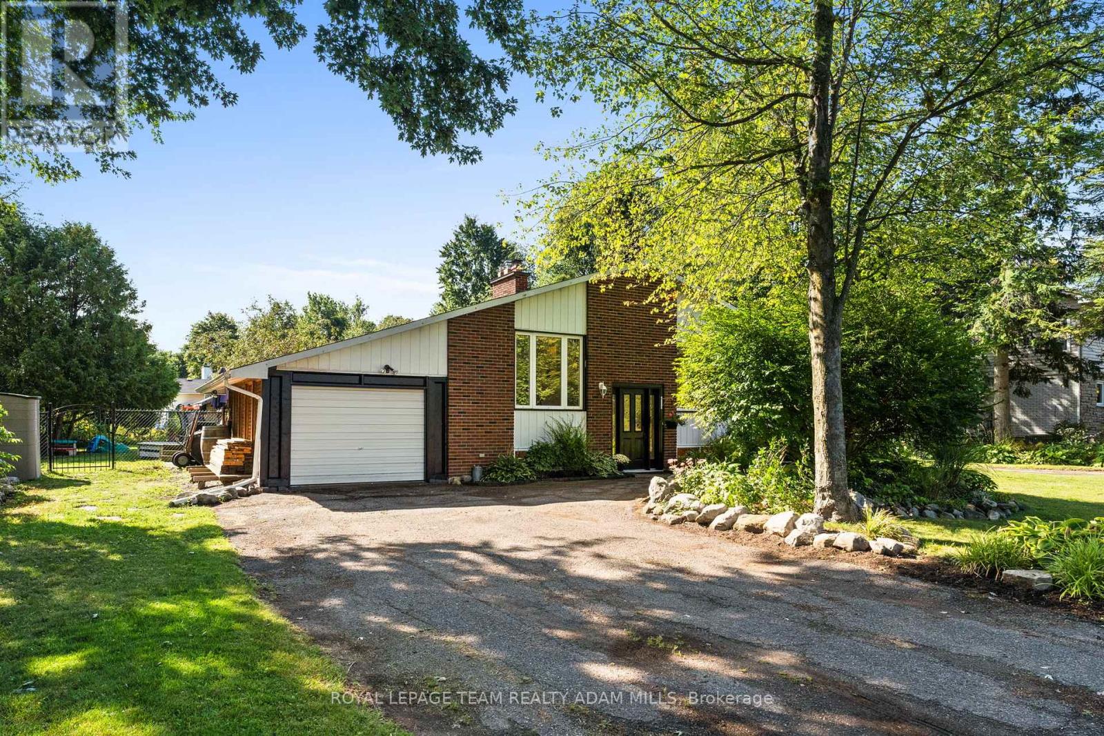 1095 Boucher Crescent