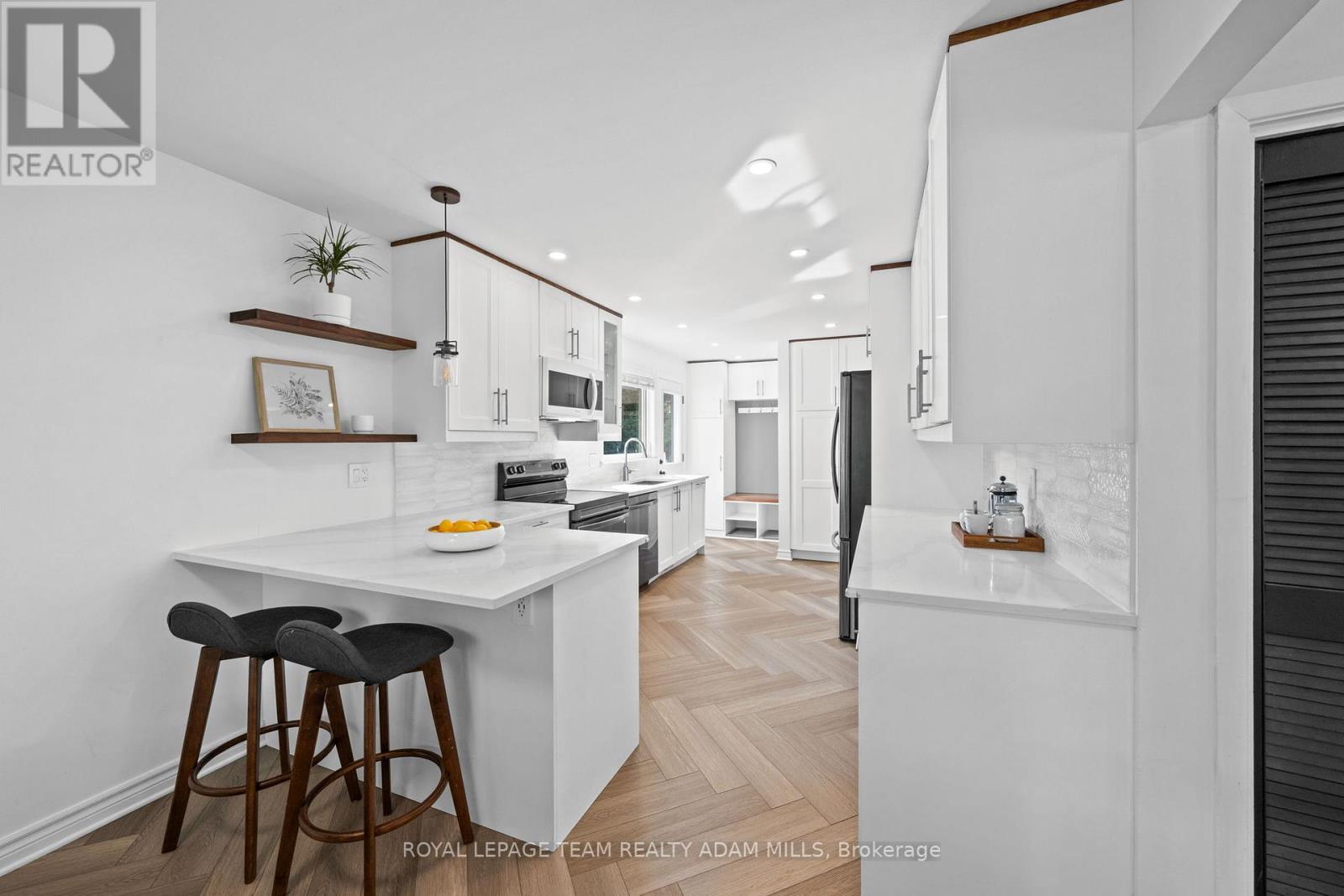 1095 Boucher Crescent