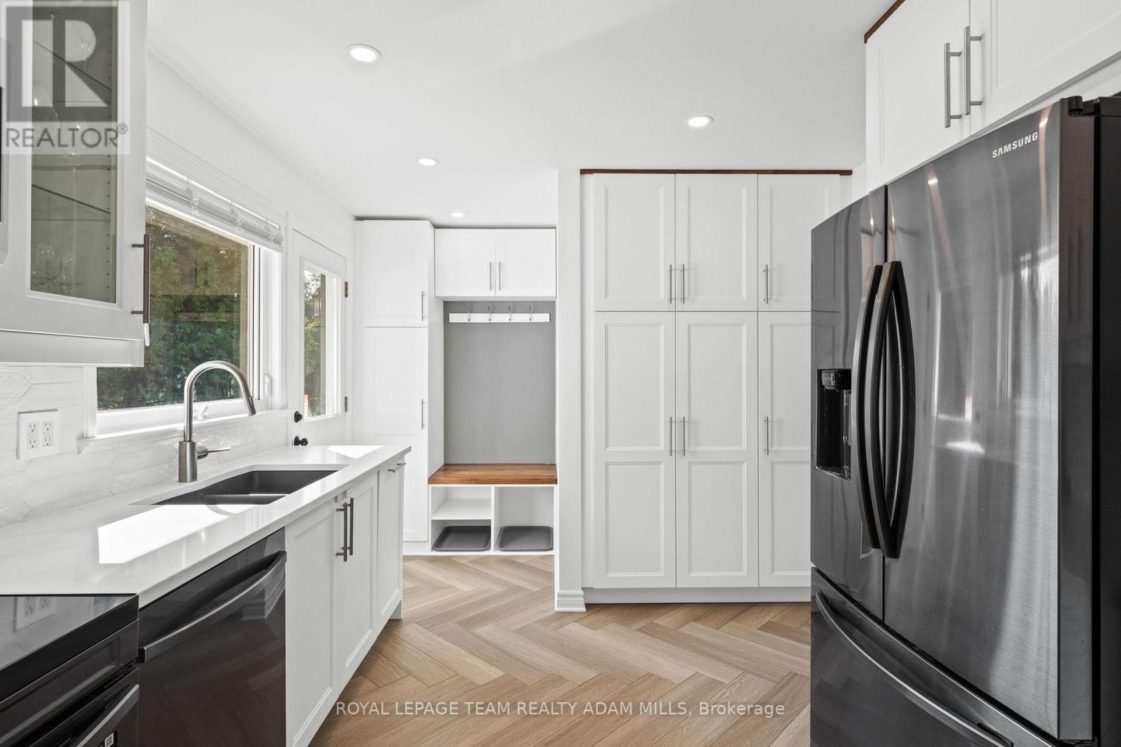 1095 Boucher Crescent