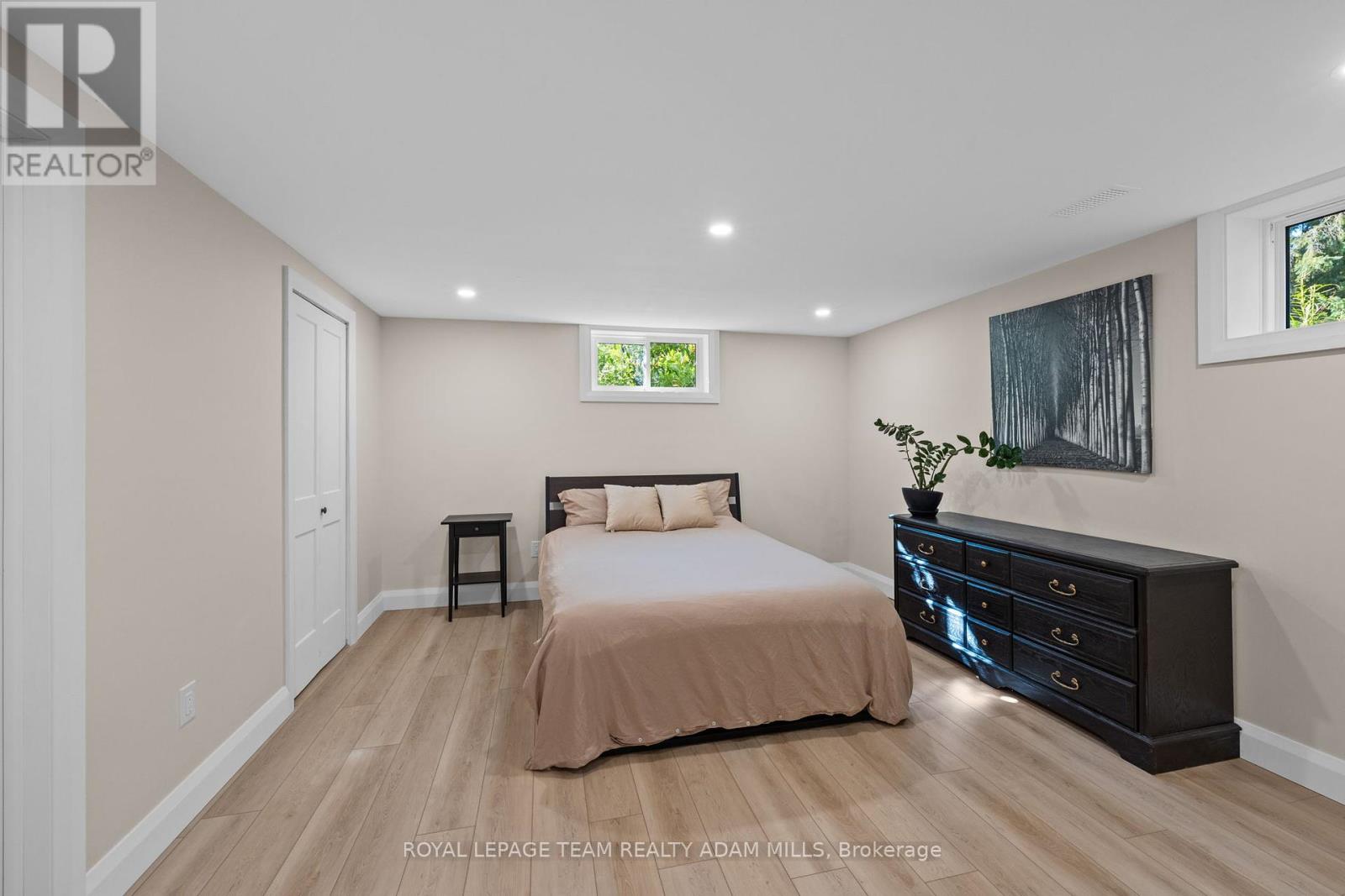 1095 Boucher Crescent