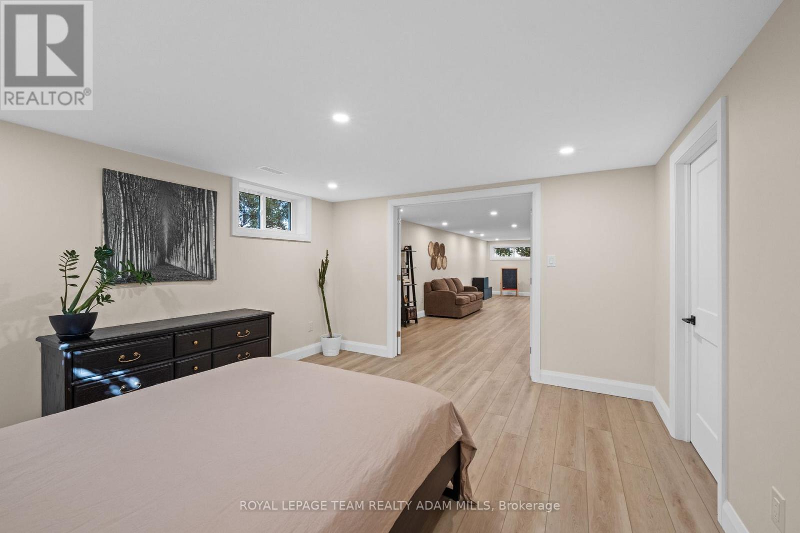1095 Boucher Crescent