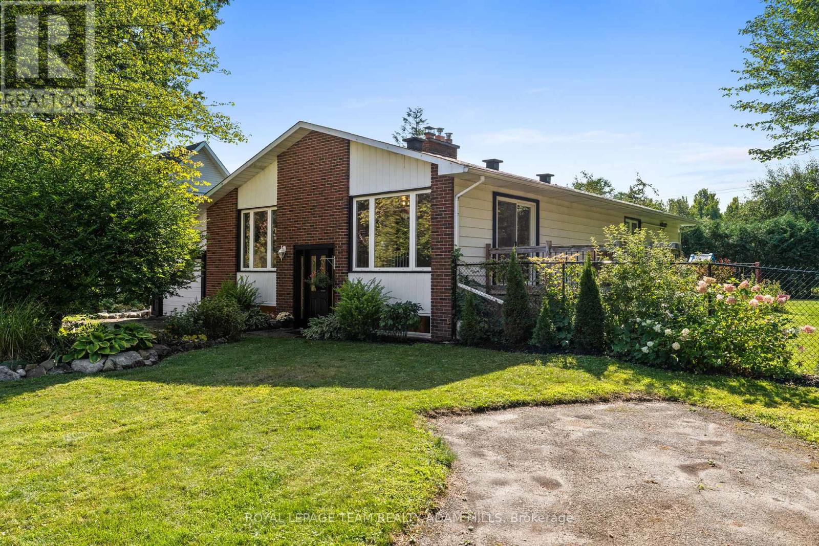 1095 Boucher Crescent