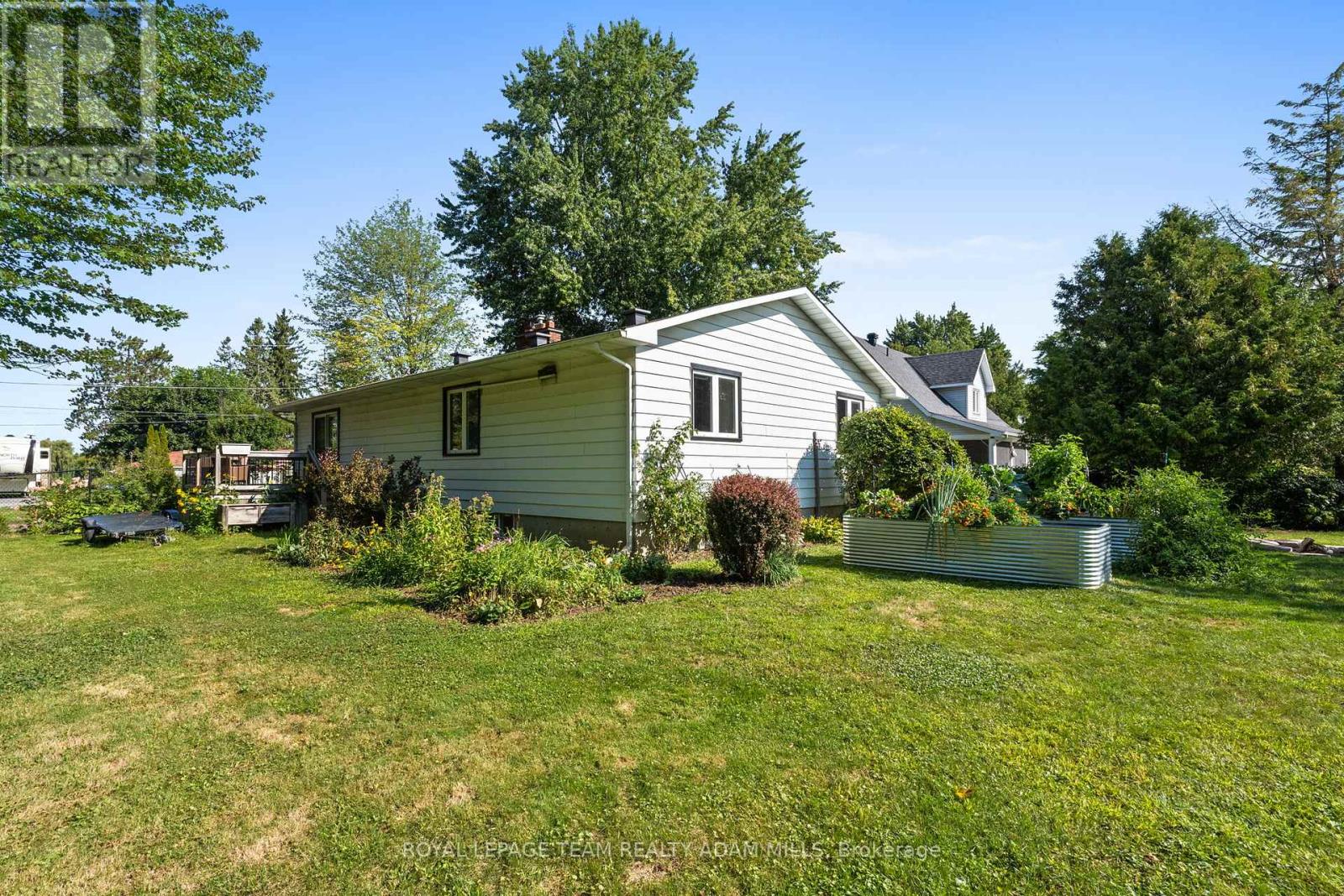 1095 Boucher Crescent