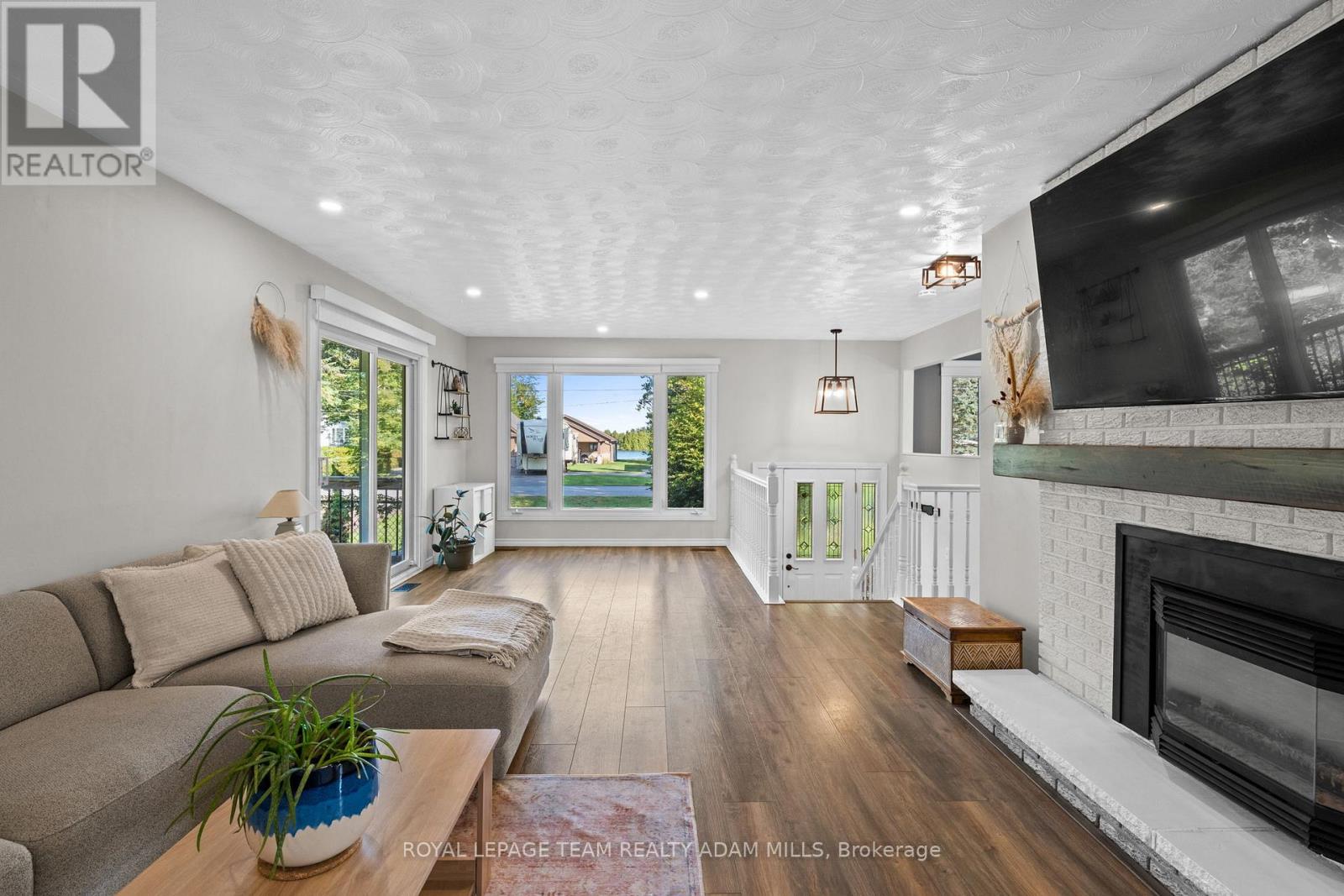 1095 Boucher Crescent