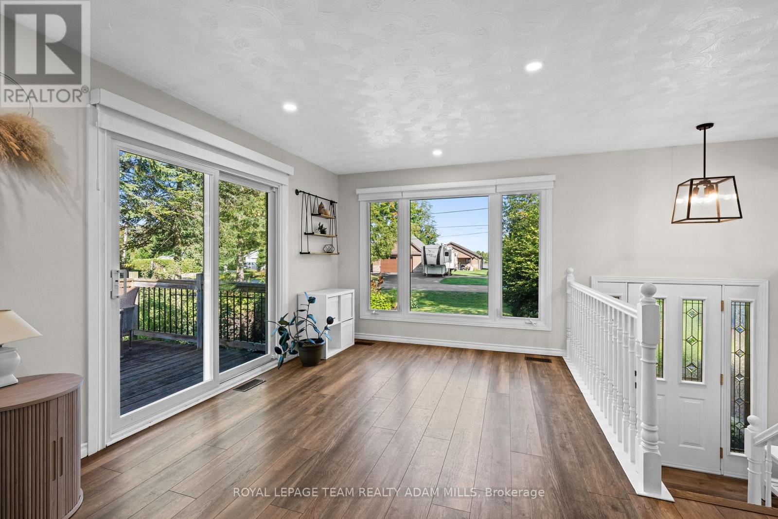 1095 Boucher Crescent
