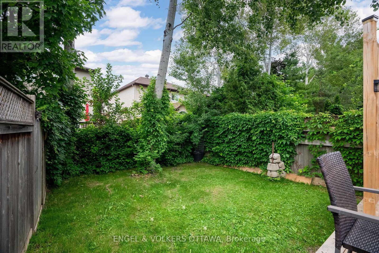 529 Devonwood Circle