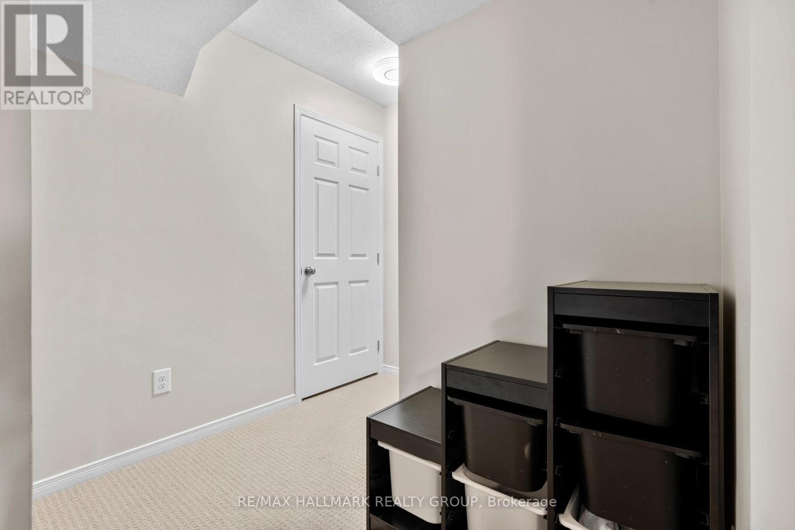 379 Rolling Meadow Crescent