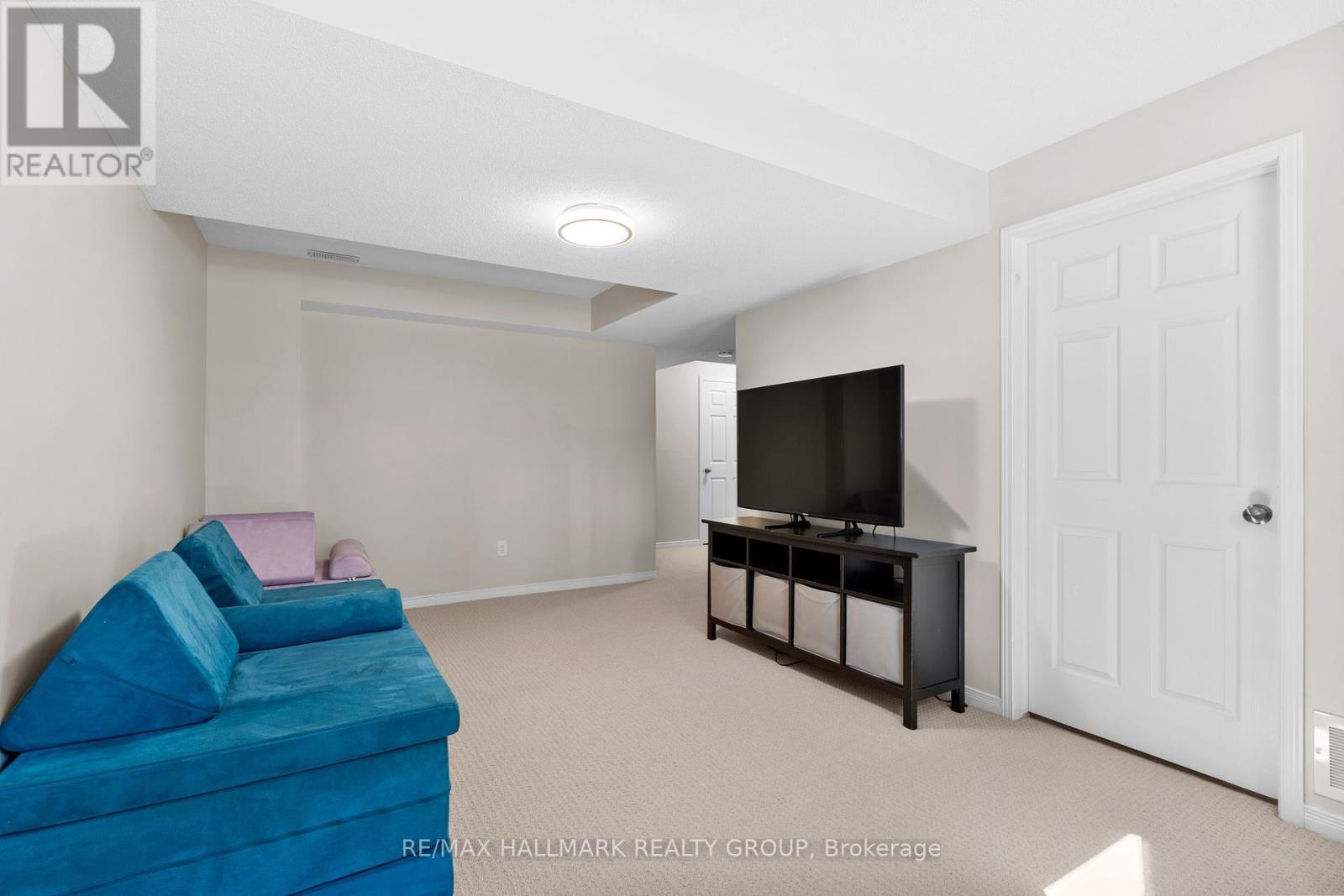 379 Rolling Meadow Crescent