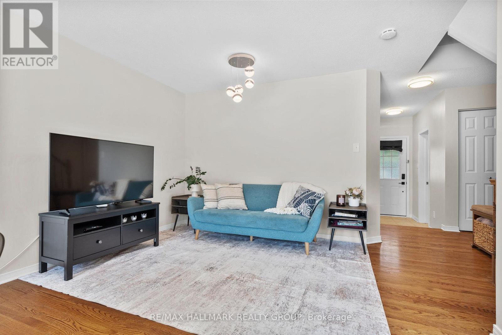 379 Rolling Meadow Crescent