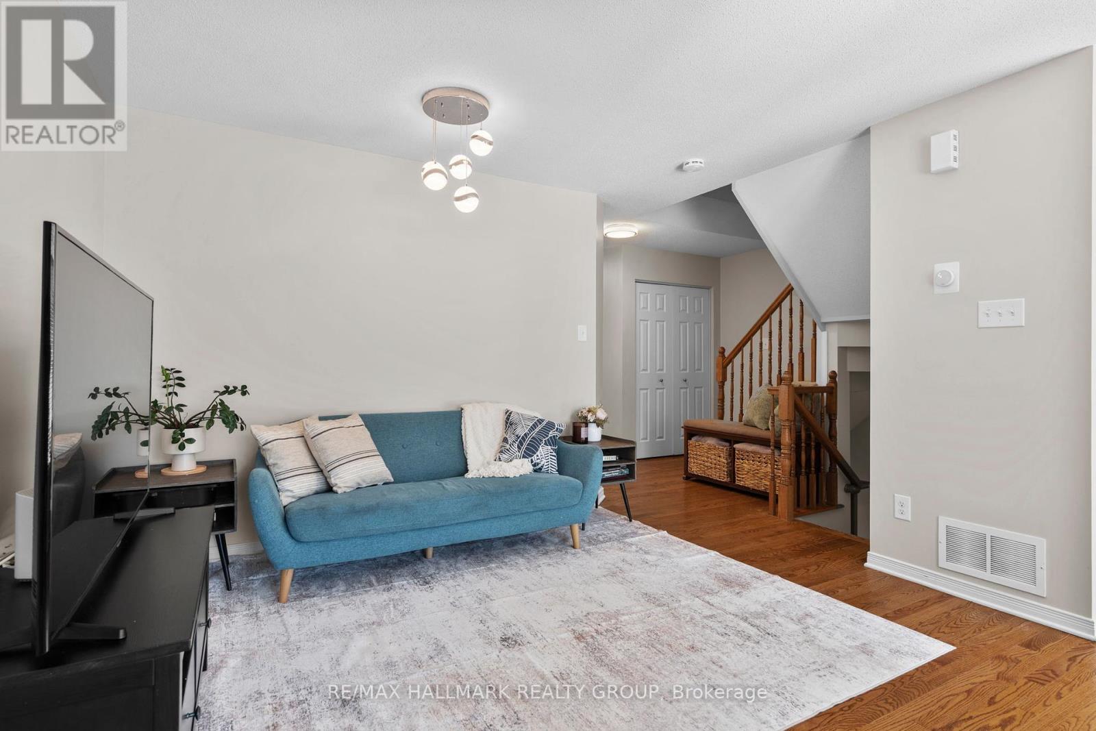 379 Rolling Meadow Crescent