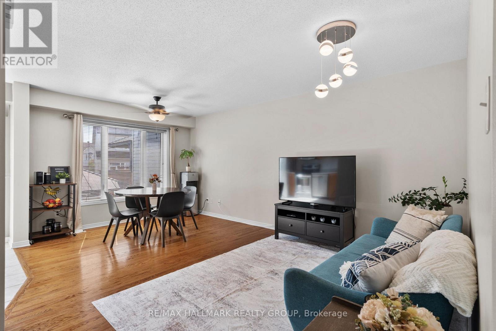 379 Rolling Meadow Crescent
