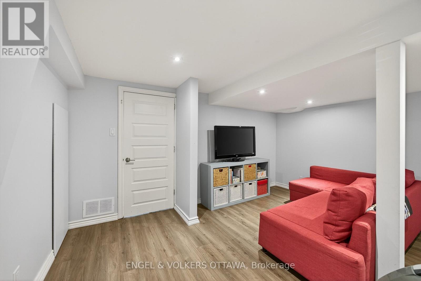 557 Roosevelt Avenue