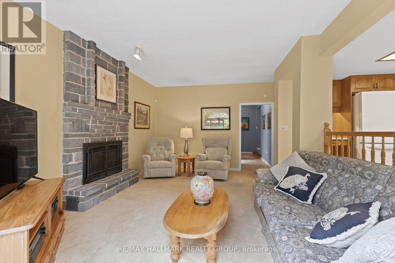 1103 Rideau Bend Crescent
