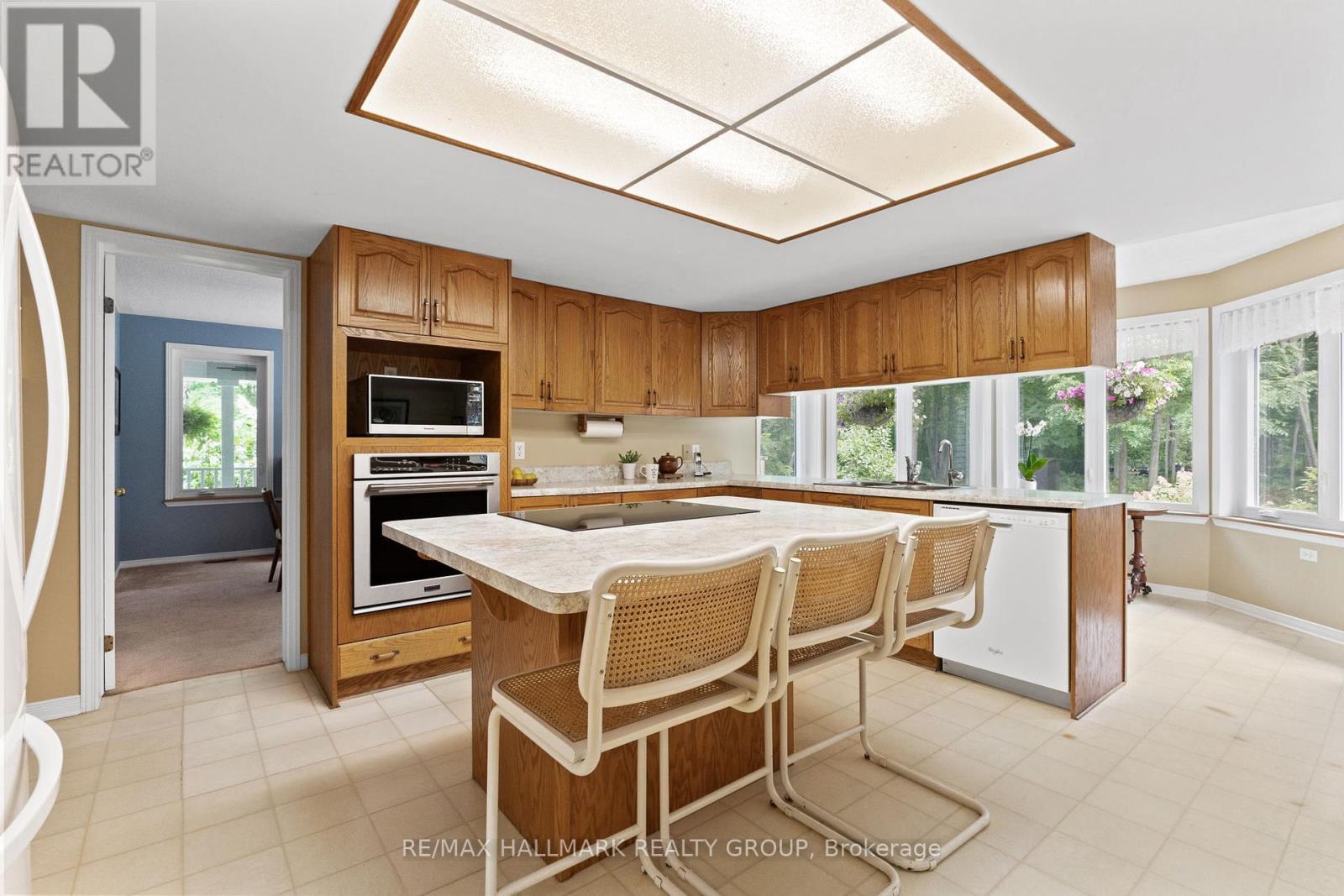 1103 Rideau Bend Crescent