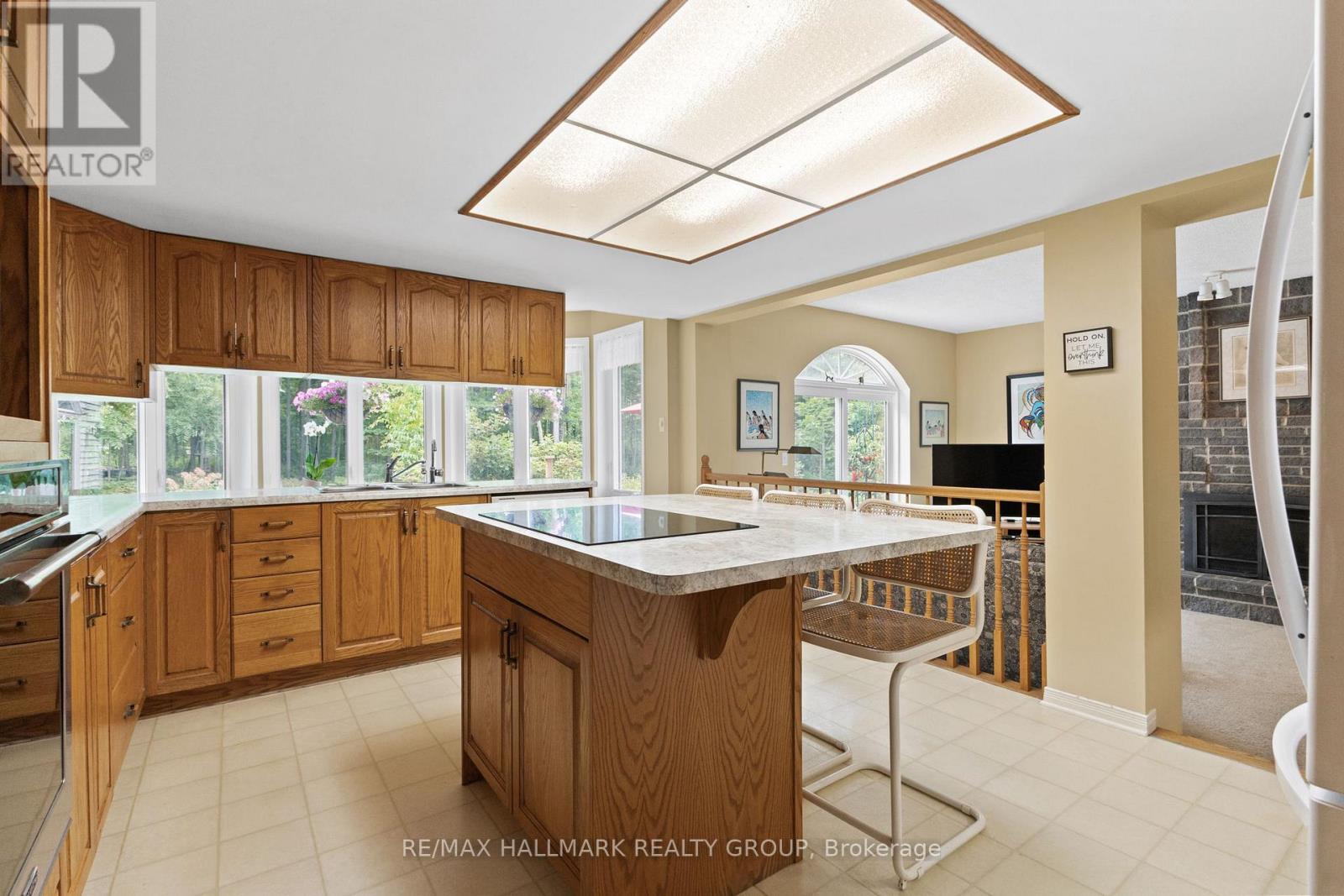 1103 Rideau Bend Crescent