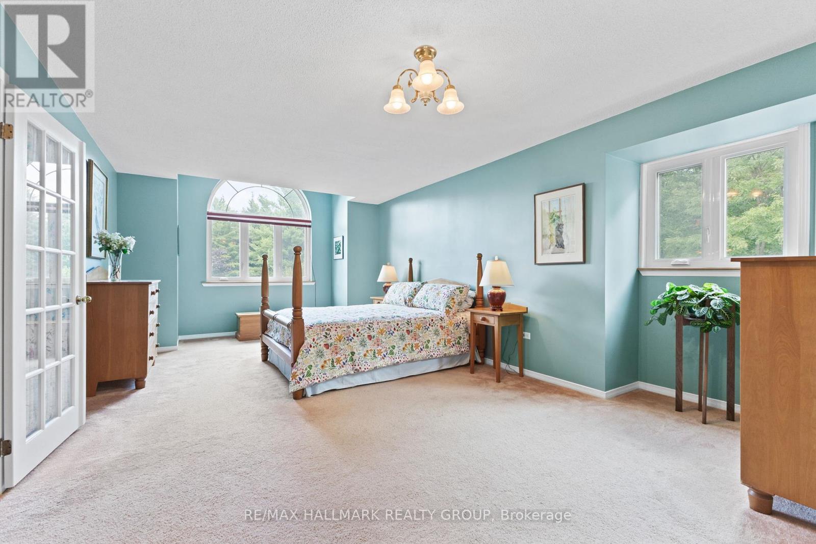 1103 Rideau Bend Crescent