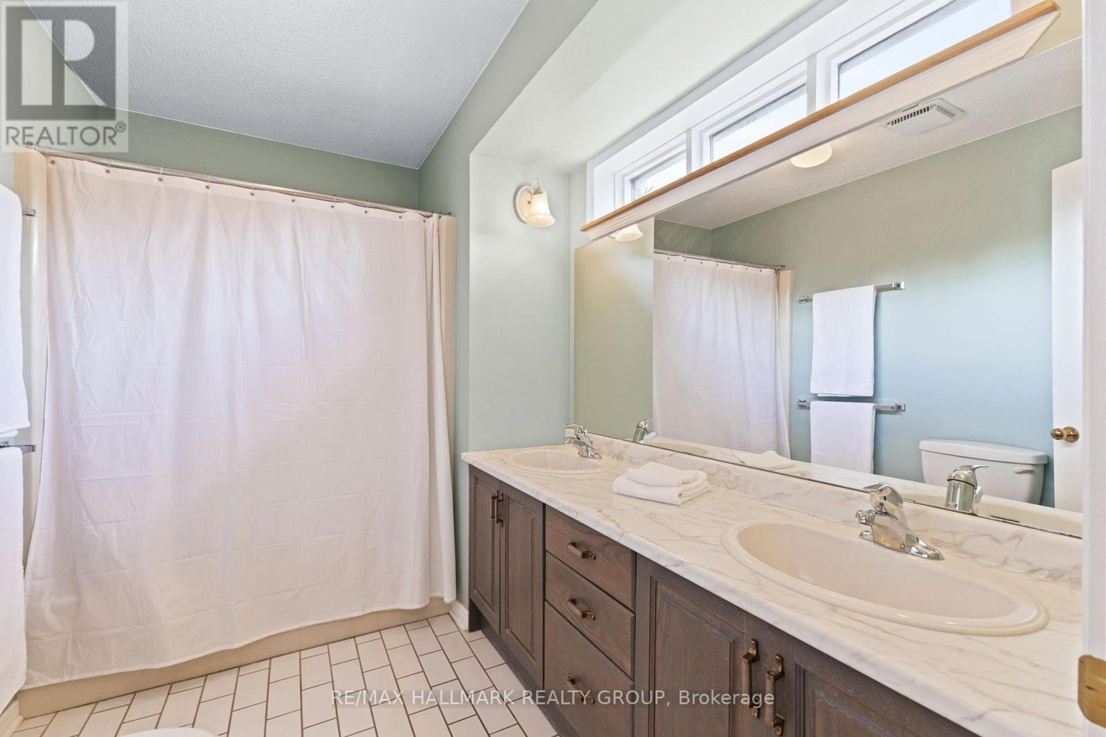 1103 Rideau Bend Crescent