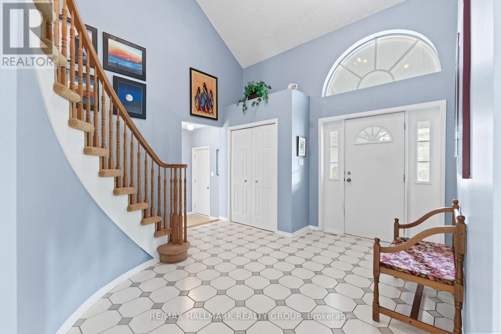 1103 Rideau Bend Crescent