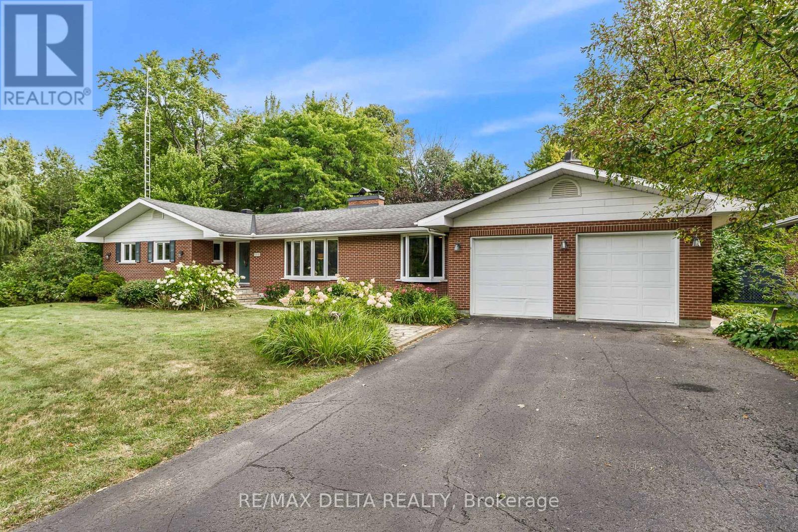 1115 Golf Club Road N
