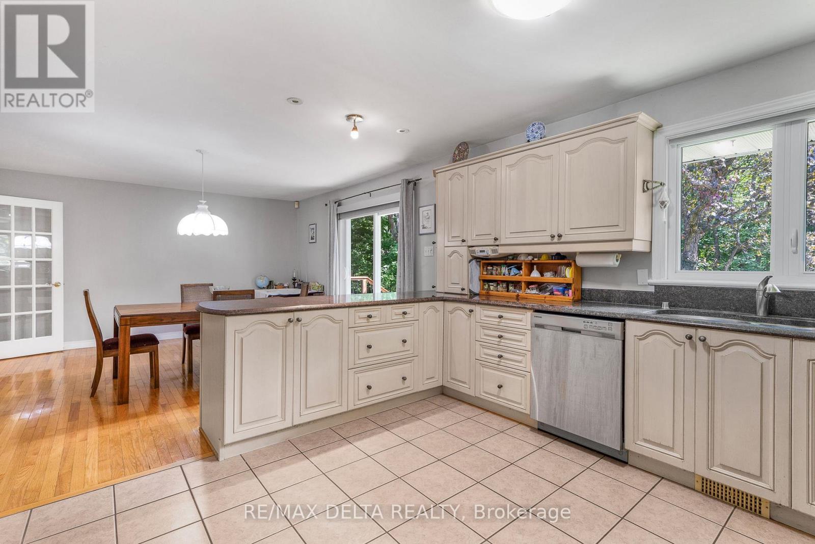 1115 Golf Club Road N