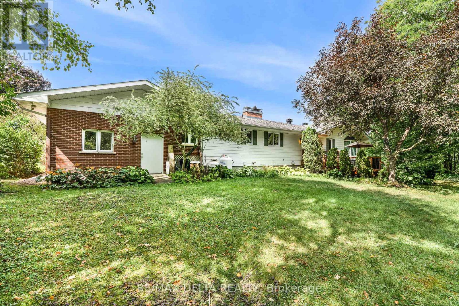 1115 Golf Club Road N